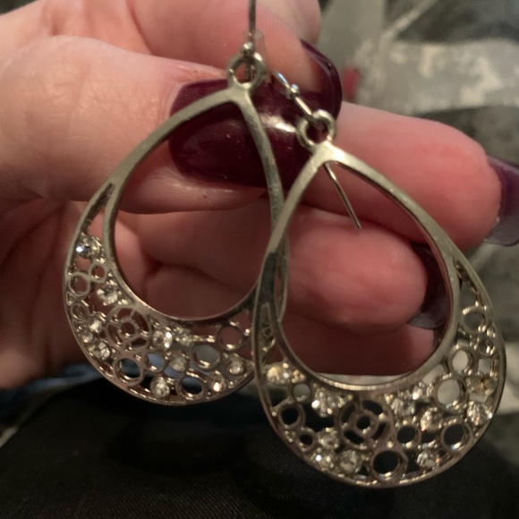 Tear Drop Earrings Silver - Picture 1 of 3